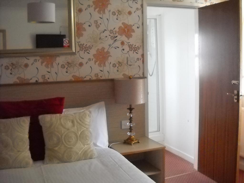 Carbeile Inn Torpoint Δωμάτιο φωτογραφία