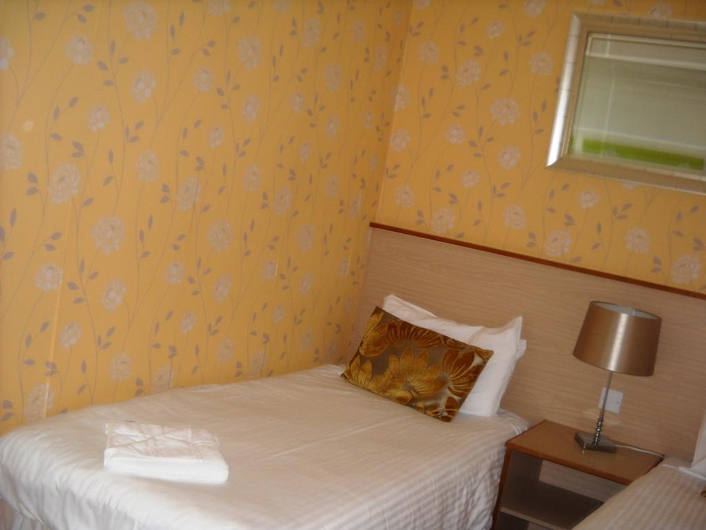 Carbeile Inn Torpoint Δωμάτιο φωτογραφία